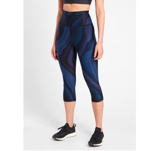 Athleta Accelerate Crop Leggings medium